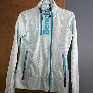 Bench zip up